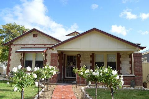 Two Cow Cottage Bed & Breakfast - Tourism Canberra 1