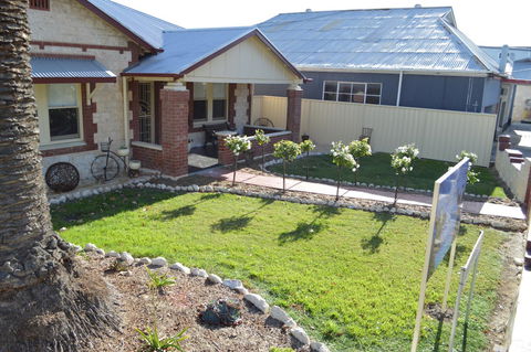 Two Cow Cottage Bed & Breakfast - Tourism Canberra 18