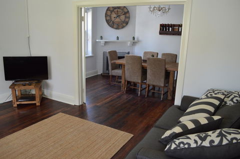 Two Cow Cottage Bed & Breakfast - Tourism Canberra 26