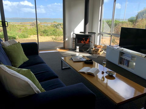 Coorong Waterfront Retreat - Tourism Canberra 8