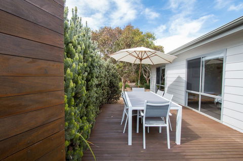 Coorong Waterfront Retreat - Tourism Canberra 16