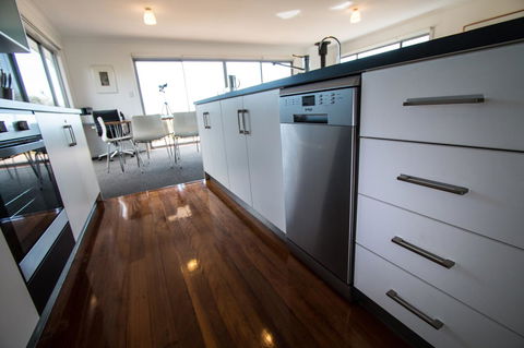 Coorong Waterfront Retreat - Tourism Canberra 10
