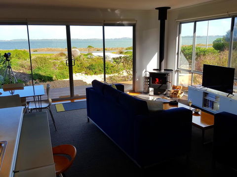 Coorong Waterfront Retreat - Tourism Canberra 0