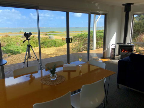 Coorong Waterfront Retreat - Tourism Canberra 7