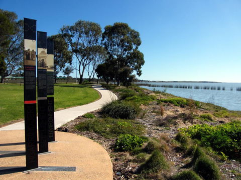 Coorong Waterfront Retreat - Tourism Canberra 31