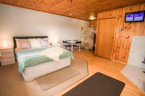 Seppelts View Cabins - Tourism Canberra 21