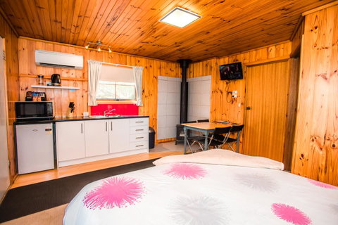 Seppelts View Cabins - Tourism Canberra 32