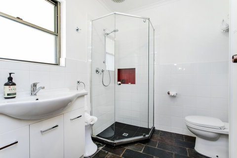Barossa Retro BnB - Tourism Canberra 13