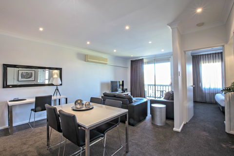 Adelaide DressCircle Apartments - Archer Street - Tourism Canberra 0