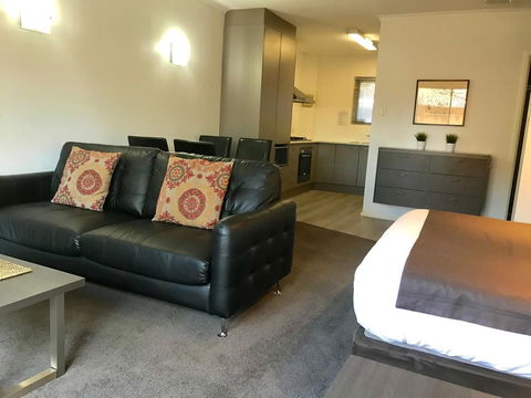 Adelaide DressCircle Apartments - Archer Street - Tourism Canberra 2
