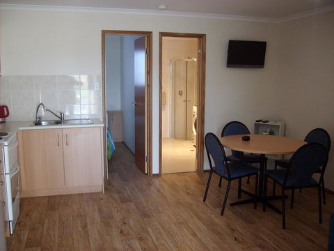 Jacko's Holiday Cabins - Tourism Canberra 3