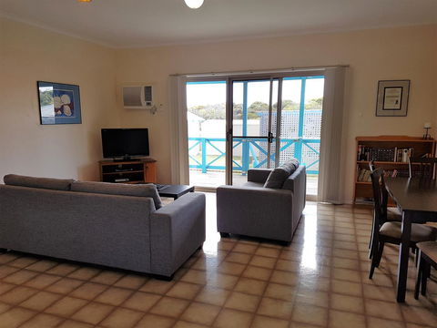 Marion Bay Holiday Villas - Tourism Canberra 1