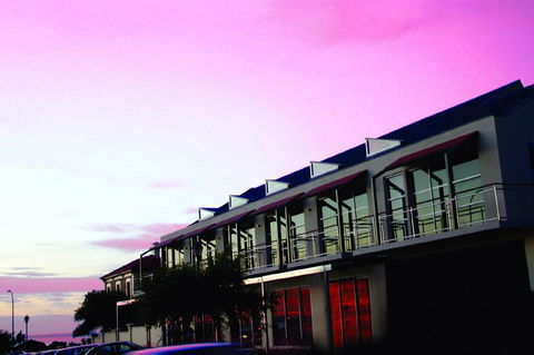 Semaphore Blue Apartments - Tourism Canberra 10