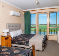 Tailem Bend Riverside Hotel - Tourism Canberra