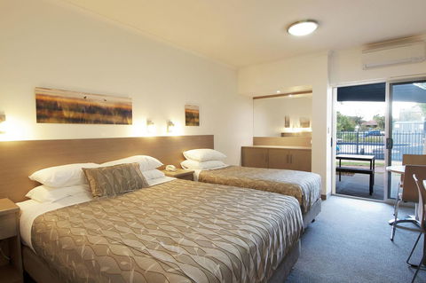 Loxton Community Hotel Motel - Tourism Canberra 16