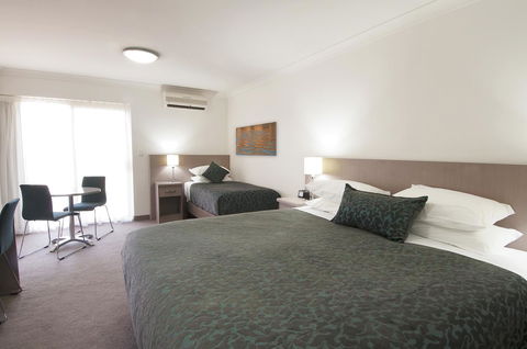 Loxton Community Hotel Motel - Tourism Canberra 8