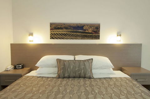 Loxton Community Hotel Motel - Tourism Canberra 22