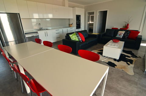 Beachview - Tourism Canberra 7