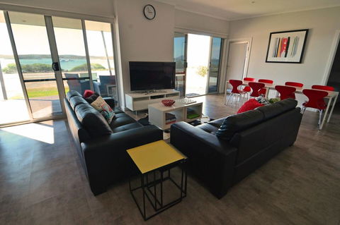 Beachview - Tourism Canberra 10