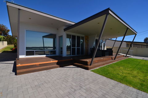 Beachview - Tourism Canberra 1