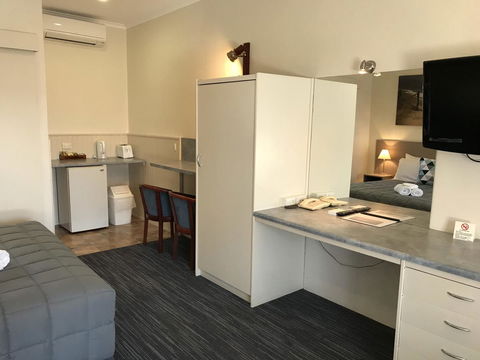 Robetown Motor Inn & Apartments - Tourism Canberra 26