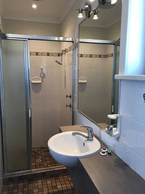 Robetown Motor Inn & Apartments - Tourism Canberra 14