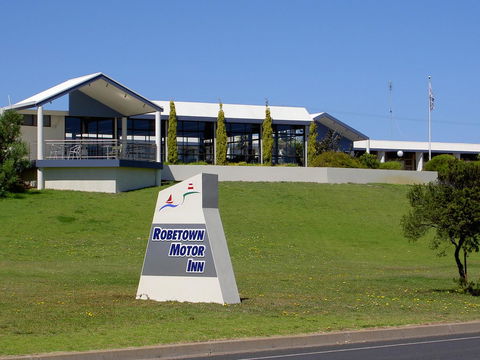 Robetown Motor Inn & Apartments - Tourism Canberra 0