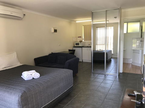 Robetown Motor Inn & Apartments - Tourism Canberra 41