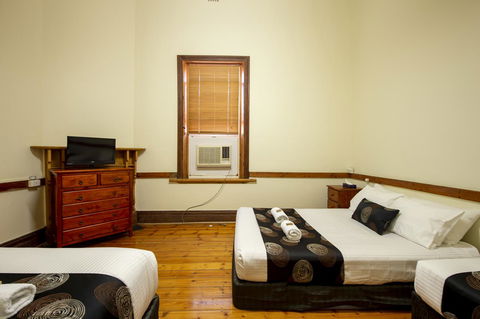 City Centre Motel Hotel - Tourism Canberra 1