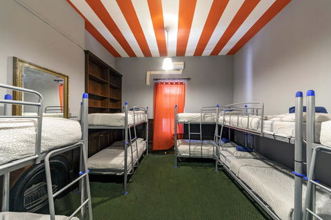 Tequila Sunrise Hostel Adelaide - Tourism Canberra 1