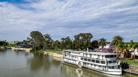 Murray River Queen - Tourism Canberra 0