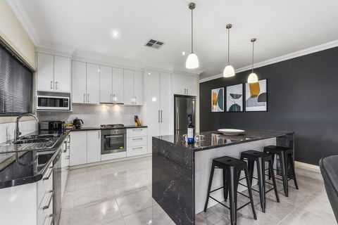 Accommodation On Lansell 2 - Tourism Canberra 0