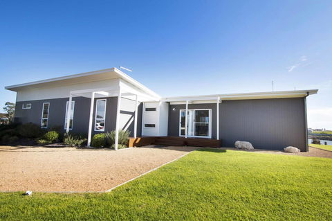 Villa Serra - Tourism Canberra 0
