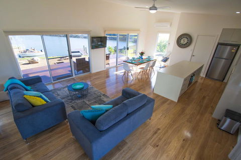 Villa Serra - Tourism Canberra 1