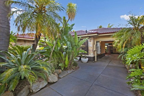 The Palms - Tourism Canberra 7