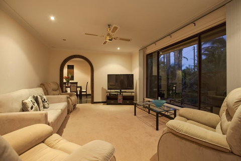The Palms - Tourism Canberra 18
