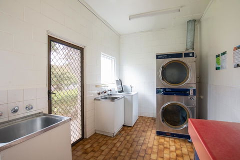 Blue Lake Holiday Park - Tourism Canberra 11