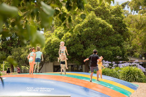 Blue Lake Holiday Park - Tourism Canberra 5