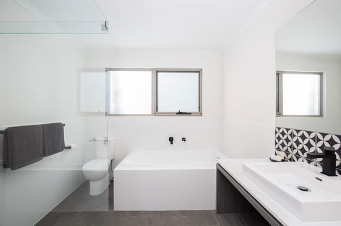 Blue Lake Holiday Park - Tourism Canberra 26