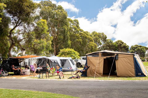 Blue Lake Holiday Park - Tourism Canberra 9