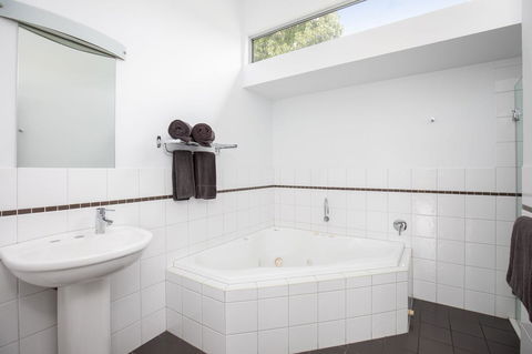 Blue Lake Holiday Park - Tourism Canberra 42