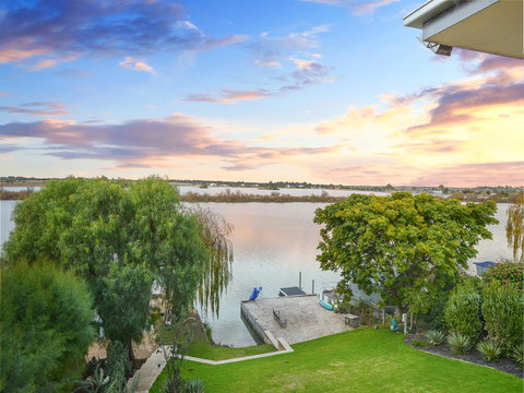 Muse On The Murray - Tourism Canberra 18