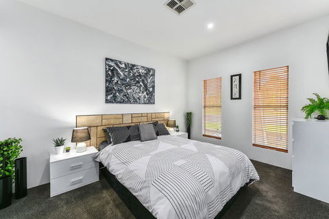 KENNEDY EXECUTIVE TOWNHOUSE - Tourism Canberra 4