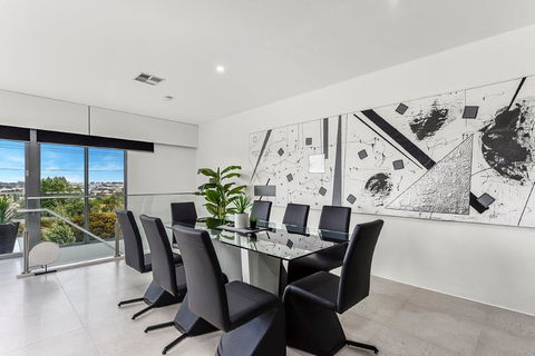 KENNEDY EXECUTIVE TOWNHOUSE - Tourism Canberra 10