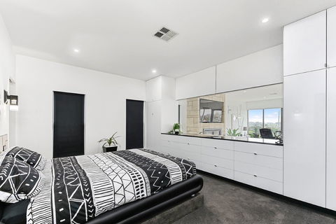KENNEDY EXECUTIVE TOWNHOUSE - Tourism Canberra 11