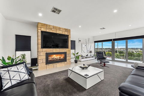 KENNEDY EXECUTIVE TOWNHOUSE - Tourism Canberra 0