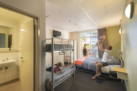 YHA Adelaide Central - Tourism Canberra 37