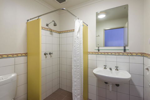 YHA Adelaide Central - Tourism Canberra 40