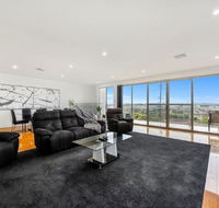 BENGALEE EXECUTIVE TOWNHOUSE- MODERN  STYLISH - Tourism Canberra