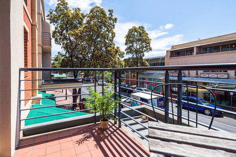 Executive 3 Bedroom Apartment + Internet + Parking - Tourism Canberra 28